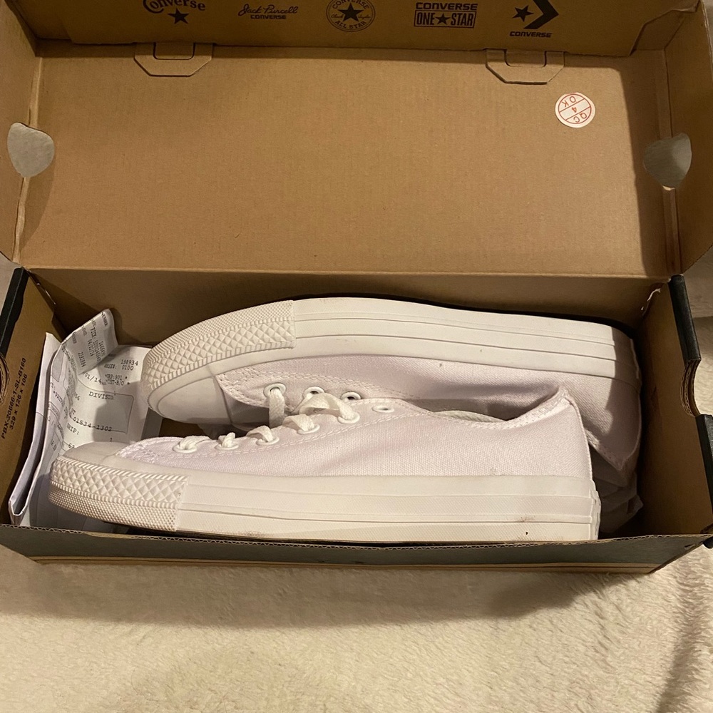 White monochrome Converse low